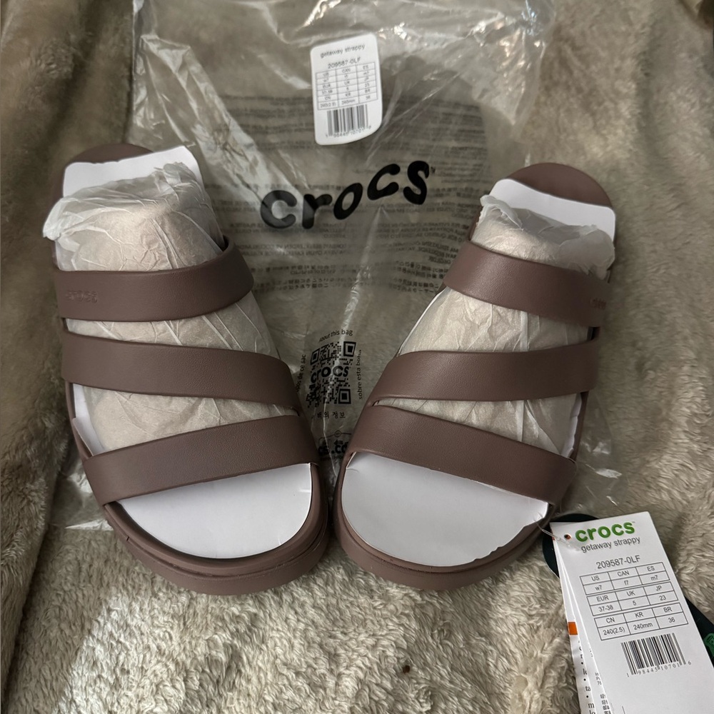 CROCS Women’s Truffle color Sandals